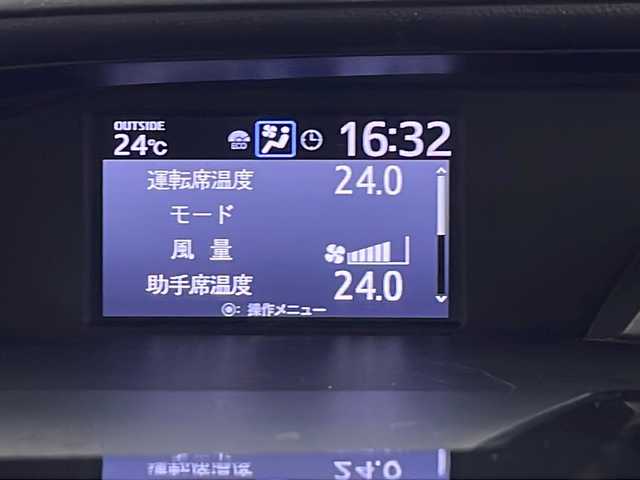 トヨタ ヴォクシー ZS 埼玉県 2017(平29)年 6.7万km ブラック 後席モニター　/アルパインナビ　/　AM/FM/CD/DVD/BT/フルセグ/バックカメラ　/クルーズコントロール　/両側パワースライドドア　/ビルトインＥＴＣ　/衝突軽減システム　/オートマティックハイビーム　/純正アルミホイール　/レーンキープアシスト/純正フロアマット/ロールサンシェード/ドアバイザー/フォグランプ