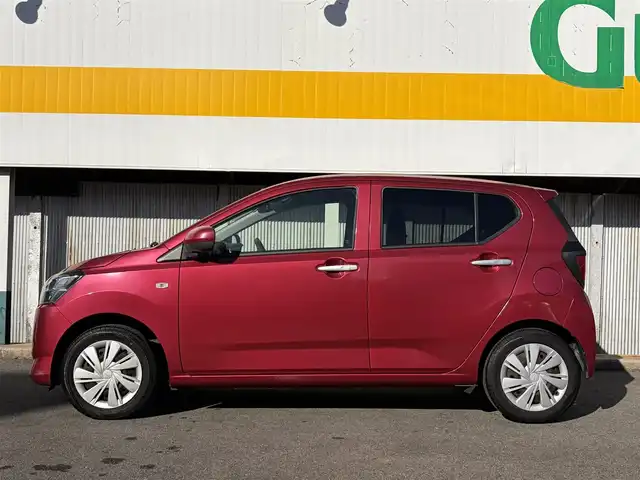 ダイハツ ミラ イース X SAⅢ 三重県 2017(平29)年 6.8万km マゼンタベリーマイカM スマートアシストIII/　・衝突警報機能(対車両・対歩行者)/　・衝突回避支援ブレーキ機能(対車両・対歩行者)/　・誤発進抑制機能(前方・後方)/　・車線逸脱警報機能/　・先行車発進お知らせ機能/　・オートハイビーム/純正ナビ/　・フルセグTV/　・Bluetooth/　・DVD再生/　・USB/　・SD/バックカメラ/キーレス/コーナーセンサー/ドラレコ/LEDヘッドライト/電動格納ミラー/ETC /アイドリングストップ/ラバーフロアマット/プライバシーガラス/ライトレベリング/横滑り防止機能