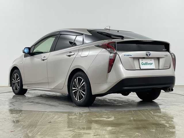 トヨタ プリウス S 道央・札幌 2017(平29)年 10.7万km シルバー ・4WD/寒冷地仕様/・トヨタセーフティーセンス/・プリクラッシュセーフティ/・社外ナビ  フルセグ/BT/CD/DVD/USB/・バックカメラ/・ステアリングスイッチ/・LEDオートライト/オートライト/・プッシュスタート/・スマートキー×2/・社外ETC/・社外フロアマット