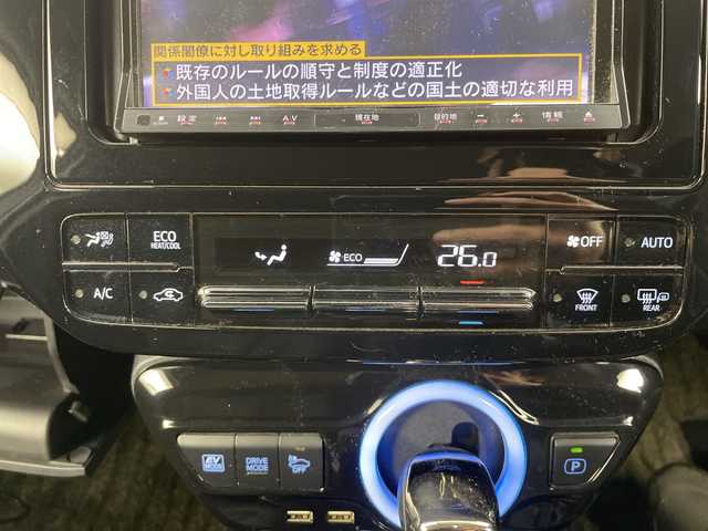 トヨタ プリウス S 道央・札幌 2017(平29)年 10.7万km シルバー ・4WD/寒冷地仕様/・トヨタセーフティーセンス/・プリクラッシュセーフティ/・社外ナビ  フルセグ/BT/CD/DVD/USB/・バックカメラ/・ステアリングスイッチ/・LEDオートライト/オートライト/・プッシュスタート/・スマートキー×2/・社外ETC/・社外フロアマット