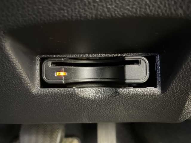 トヨタ プリウス S 道央・札幌 2017(平29)年 10.7万km シルバー ・4WD/寒冷地仕様/・トヨタセーフティーセンス/・プリクラッシュセーフティ/・社外ナビ  フルセグ/BT/CD/DVD/USB/・バックカメラ/・ステアリングスイッチ/・LEDオートライト/オートライト/・プッシュスタート/・スマートキー×2/・社外ETC/・社外フロアマット