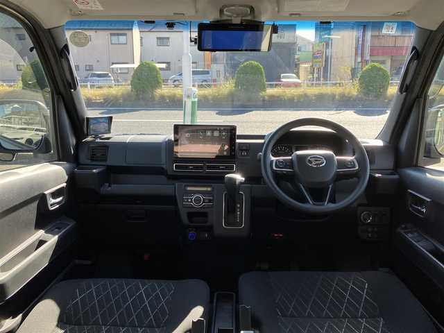 ダイハツ アトレー バン RS 三重県 2022(令4)年 2.2万km オフビートカーキM ♪ワンオーナー♪/♪リフトアップ(2インチ)♪/♪直前直左確認用のカメラ（車検時対応）/♪社外15インチAW(ホワイトレタータイヤ)♪/♪ドラレコ前後付デジタルインナーミラー♪/♪スマートアシスト/ ・衝突警報機能/ ・衝突回避支援ブレーキ機能/ ・ブレーキ制御付誤発進抑制機能(前後)/ ・車線逸脱警報機能・車線逸脱抑制制御機能/ ・全車速追従機能付アダプティブクルーズコントロール/♪純正ディスプレイオーディオ/・フルセグ・Bluetooth/・AppleCarPlay・AndroidAuto/・HDMI・USB/♪バックカメラ/♪スマートキー×2/♪プッシュスタート/♪オーバーヘッドシェルフ/♪両側パワースライドドア/♪LEDヘッドライト/♪LEDフォグライト /♪オートライト/♪ウィンカーミラー/♪ステアリングスイッチ/♪アクセサリーソケット前後/♪フロアマット/♪スモークフィルム/♪電格ミラー/純正鉄チンタイヤ4本積み込み/145/80/R12