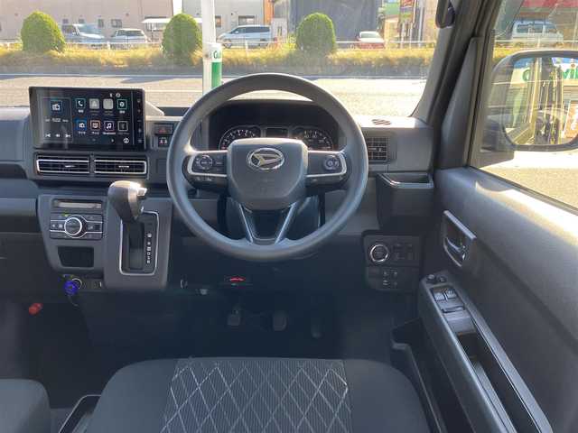 ダイハツ アトレー バン RS 三重県 2022(令4)年 2.2万km オフビートカーキM ♪ワンオーナー♪/♪リフトアップ(2インチ)♪/♪直前直左確認用のカメラ（車検時対応）/♪社外15インチAW(ホワイトレタータイヤ)♪/♪ドラレコ前後付デジタルインナーミラー♪/♪スマートアシスト/ ・衝突警報機能/ ・衝突回避支援ブレーキ機能/ ・ブレーキ制御付誤発進抑制機能(前後)/ ・車線逸脱警報機能・車線逸脱抑制制御機能/ ・全車速追従機能付アダプティブクルーズコントロール/♪純正ディスプレイオーディオ/・フルセグ・Bluetooth/・AppleCarPlay・AndroidAuto/・HDMI・USB/♪バックカメラ/♪スマートキー×2/♪プッシュスタート/♪オーバーヘッドシェルフ/♪両側パワースライドドア/♪LEDヘッドライト/♪LEDフォグライト /♪オートライト/♪ウィンカーミラー/♪ステアリングスイッチ/♪アクセサリーソケット前後/♪フロアマット/♪スモークフィルム/♪電格ミラー/純正鉄チンタイヤ4本積み込み/145/80/R12