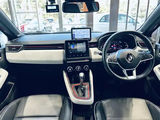 ルノー ルノー ルーテシア インテンス テックパック 大阪府 2021(令3)年 2.2万km 赤 ワンオーナー/BOSE/純正ディスプレイオーディオ/applecarplay/360度カメラ/社外ナビ/TV/純正17インチAW/LEDヘッドライト/ACC/ブラインドスポット/クリアランスソナー/黒革/シートヒーター