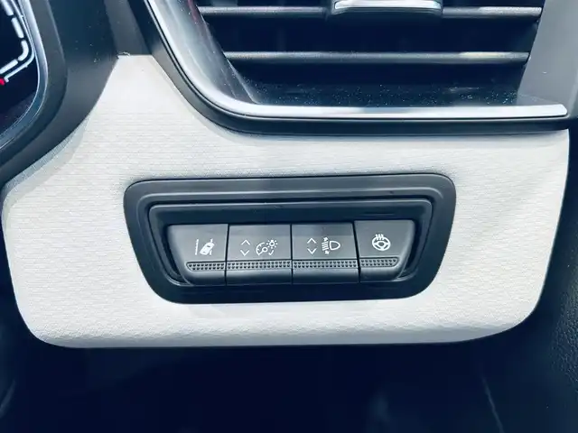 ルノー ルノー ルーテシア インテンス テックパック 大阪府 2021(令3)年 2.2万km 赤 ワンオーナー/BOSE/純正ディスプレイオーディオ/applecarplay/360度カメラ/社外ナビ/TV/純正17インチAW/LEDヘッドライト/ACC/ブラインドスポット/クリアランスソナー/黒革/シートヒーター