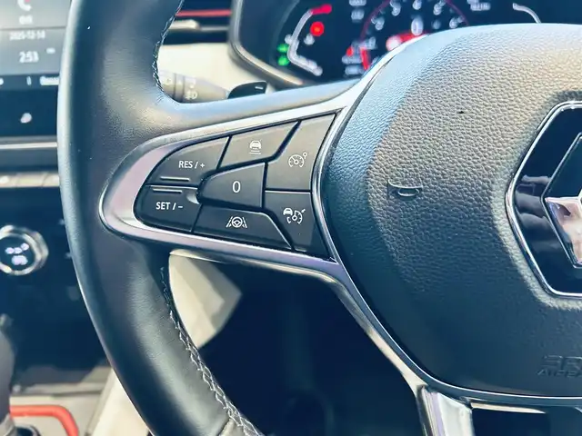 ルノー ルノー ルーテシア インテンス テックパック 大阪府 2021(令3)年 2.2万km 赤 ワンオーナー/BOSE/純正ディスプレイオーディオ/applecarplay/360度カメラ/社外ナビ/TV/純正17インチAW/LEDヘッドライト/ACC/ブラインドスポット/クリアランスソナー/黒革/シートヒーター