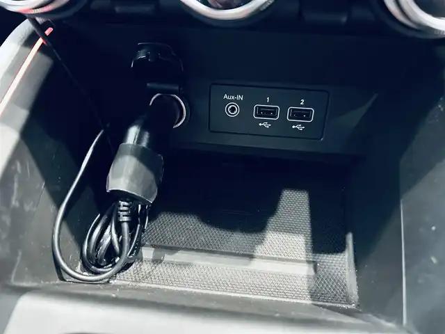 ルノー ルノー ルーテシア インテンス テックパック 大阪府 2021(令3)年 2.2万km 赤 ワンオーナー/BOSE/純正ディスプレイオーディオ/applecarplay/360度カメラ/社外ナビ/TV/純正17インチAW/LEDヘッドライト/ACC/ブラインドスポット/クリアランスソナー/黒革/シートヒーター