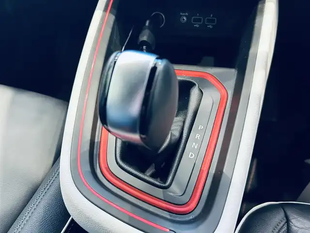 ルノー ルノー ルーテシア インテンス テックパック 大阪府 2021(令3)年 2.2万km 赤 ワンオーナー/BOSE/純正ディスプレイオーディオ/applecarplay/360度カメラ/社外ナビ/TV/純正17インチAW/LEDヘッドライト/ACC/ブラインドスポット/クリアランスソナー/黒革/シートヒーター