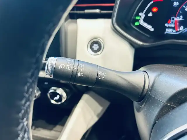 ルノー ルノー ルーテシア インテンス テックパック 大阪府 2021(令3)年 2.2万km 赤 ワンオーナー/BOSE/純正ディスプレイオーディオ/applecarplay/360度カメラ/社外ナビ/TV/純正17インチAW/LEDヘッドライト/ACC/ブラインドスポット/クリアランスソナー/黒革/シートヒーター