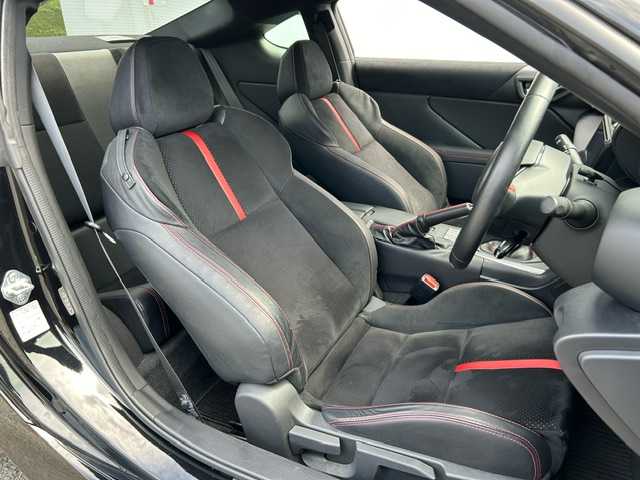 スバル ＢＲＺ S 神奈川県 2023(令5)年 0.8万km クリスタルブラックシリカ ワンオーナー/6速MT/エアロパッケージ（ボルテックスジェネレーター＆トランクスポイラー）/純正9インチサイバーナビ（CD/DVD/フルセグTV/AUX/AM/FM)/LEDアクセサリーライナー/エアアウトレットガーニッシュ/リヤアンダーディフューザー/STIレザーシフトノブ/STIギアシフトレバー/リヤフォグランプキット/STIトランクリッドガニッシュ/ナンバープレートベース/ホイールロックセット/フロアカーペットBRZ/バックカメラ/ハーフレザーシート/シートヒーター/クルコン/タワーバー/STIドアプロテクター/ステアリングスイッチ/前方ドラレコ/純正シフトノブ付属/純正ギアシフトレバー付属/純正18inAW/新車時保証書/取扱説明書/スペアキー×1