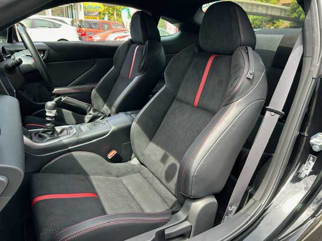 スバル ＢＲＺ S 神奈川県 2023(令5)年 0.8万km クリスタルブラックシリカ ワンオーナー/6速MT/エアロパッケージ（ボルテックスジェネレーター＆トランクスポイラー）/純正9インチサイバーナビ（CD/DVD/フルセグTV/AUX/AM/FM)/LEDアクセサリーライナー/エアアウトレットガーニッシュ/リヤアンダーディフューザー/STIレザーシフトノブ/STIギアシフトレバー/リヤフォグランプキット/STIトランクリッドガニッシュ/ナンバープレートベース/ホイールロックセット/フロアカーペットBRZ/バックカメラ/ハーフレザーシート/シートヒーター/クルコン/タワーバー/STIドアプロテクター/ステアリングスイッチ/前方ドラレコ/純正シフトノブ付属/純正ギアシフトレバー付属/純正18inAW/新車時保証書/取扱説明書/スペアキー×1