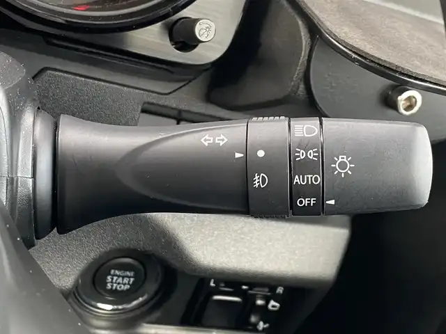 スズキ ジムニー XC 岐阜県 2020(令2)年 1.2万km ジャングルグリーン 純正ディスプレイオーディオ/クルーズコントロール/デュアルセンサーブレーキサポート/車線逸脱警報/横滑り防止装置/ヒルディセントコントロール/盗難防止装置/背面タイヤ/シートヒータ/ＥＴＣ/スペアキー/純正16インチAW/純正ドアバイザー/社外フロアマット