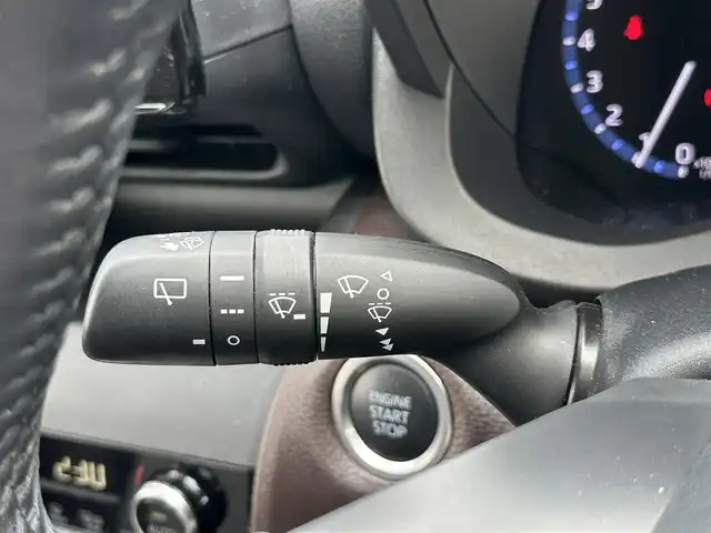 トヨタ ヤリスクロス Z 島根県 2021(令3)年 3.9万km ホワイトパールクリスタルシャイン 登録時走行距離38/121Km/ワンオーナー/純正ディスプレイオーディオ(BT/ラジオ)/全方位モニター/トヨタセーフティーセンス/・プリクラッシュセーフティー/・レーントレーシングアシスト/・リヤクロストラフィックアラート/・パーキングサポートブレーキ/・ロードサインアシスト/・オートハイビーム/ウインカーミラー/ビルトインETC/前席シートヒーター/追従型クルーズコントロール/18インチ純正アルミホイール/純正ドアバイザー/純正フロアマット
