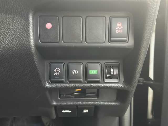 日産 エクストレイル 20X エマージェンシーブレーキ 愛知県 2015(平27)年 7.1万km ダイヤモンドブラック 7人乗り/純正メーカーナビ/フルセグＴＶ・CD・DVD・Bluetooth/アラウンドビューモニター/エマージェンシーブレーキ/カプロンシート（撥水シート）/車線逸脱警報/後側方車両検知警報/パーキングアシスト/クルーズコントロール/ダウンヒルアシストコントロール/横滑り防止機能/前側シートヒーター/前側ドライブレコーダー（DRY-FH96WG）/TVキャンセラー/ビルトインETC/オートライト/ハロゲンヘッドライト/フォグランプ/プッシュスタート/スマートキー/純正フロアマット/純正ドアバイザー/純正AW付冬用タイヤ有り/取扱説明書