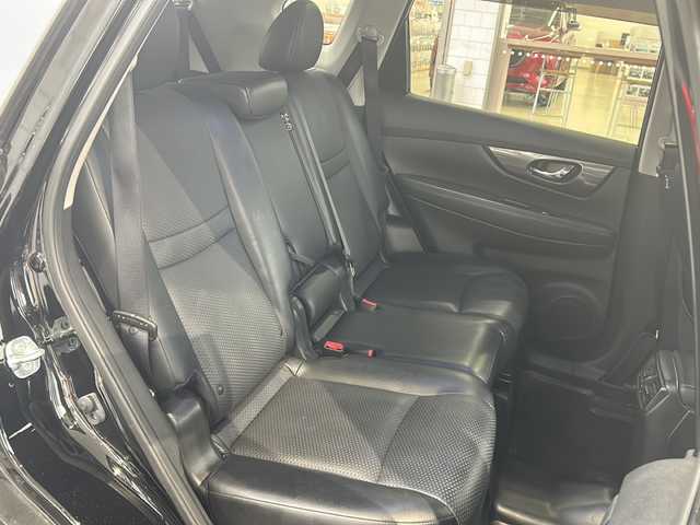 日産 エクストレイル 20X エマージェンシーブレーキ 愛知県 2015(平27)年 7.1万km ダイヤモンドブラック 7人乗り/純正メーカーナビ/フルセグＴＶ・CD・DVD・Bluetooth/アラウンドビューモニター/エマージェンシーブレーキ/カプロンシート（撥水シート）/車線逸脱警報/後側方車両検知警報/パーキングアシスト/クルーズコントロール/ダウンヒルアシストコントロール/横滑り防止機能/前側シートヒーター/前側ドライブレコーダー（DRY-FH96WG）/TVキャンセラー/ビルトインETC/オートライト/ハロゲンヘッドライト/フォグランプ/プッシュスタート/スマートキー/純正フロアマット/純正ドアバイザー/純正AW付冬用タイヤ有り/取扱説明書