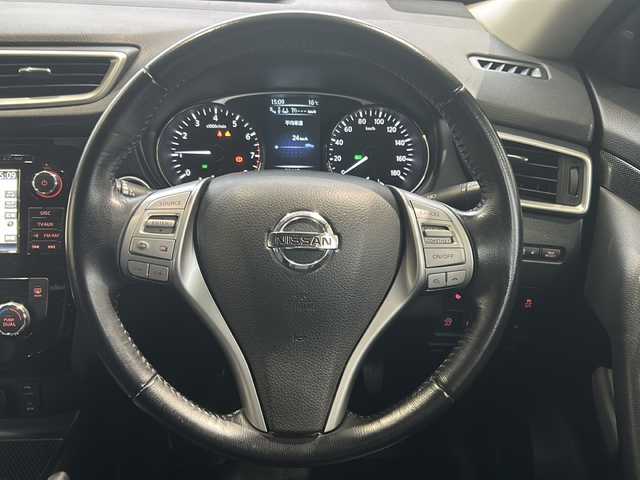 日産 エクストレイル 20X エマージェンシーブレーキ 愛知県 2015(平27)年 7.1万km ダイヤモンドブラック 7人乗り/純正メーカーナビ/フルセグＴＶ・CD・DVD・Bluetooth/アラウンドビューモニター/エマージェンシーブレーキ/カプロンシート（撥水シート）/車線逸脱警報/後側方車両検知警報/パーキングアシスト/クルーズコントロール/ダウンヒルアシストコントロール/横滑り防止機能/前側シートヒーター/前側ドライブレコーダー（DRY-FH96WG）/TVキャンセラー/ビルトインETC/オートライト/ハロゲンヘッドライト/フォグランプ/プッシュスタート/スマートキー/純正フロアマット/純正ドアバイザー/純正AW付冬用タイヤ有り/取扱説明書