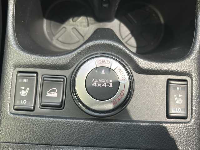 日産 エクストレイル 20X エマージェンシーブレーキ 愛知県 2015(平27)年 7.1万km ダイヤモンドブラック 7人乗り/純正メーカーナビ/フルセグＴＶ・CD・DVD・Bluetooth/アラウンドビューモニター/エマージェンシーブレーキ/カプロンシート（撥水シート）/車線逸脱警報/後側方車両検知警報/パーキングアシスト/クルーズコントロール/ダウンヒルアシストコントロール/横滑り防止機能/前側シートヒーター/前側ドライブレコーダー（DRY-FH96WG）/TVキャンセラー/ビルトインETC/オートライト/ハロゲンヘッドライト/フォグランプ/プッシュスタート/スマートキー/純正フロアマット/純正ドアバイザー/純正AW付冬用タイヤ有り/取扱説明書