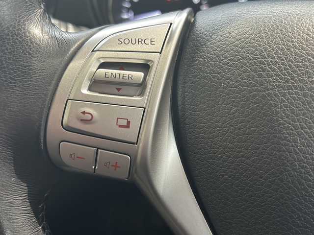 日産 エクストレイル 20X エマージェンシーブレーキ 愛知県 2015(平27)年 7.1万km ダイヤモンドブラック 7人乗り/純正メーカーナビ/フルセグＴＶ・CD・DVD・Bluetooth/アラウンドビューモニター/エマージェンシーブレーキ/カプロンシート（撥水シート）/車線逸脱警報/後側方車両検知警報/パーキングアシスト/クルーズコントロール/ダウンヒルアシストコントロール/横滑り防止機能/前側シートヒーター/前側ドライブレコーダー（DRY-FH96WG）/TVキャンセラー/ビルトインETC/オートライト/ハロゲンヘッドライト/フォグランプ/プッシュスタート/スマートキー/純正フロアマット/純正ドアバイザー/純正AW付冬用タイヤ有り/取扱説明書