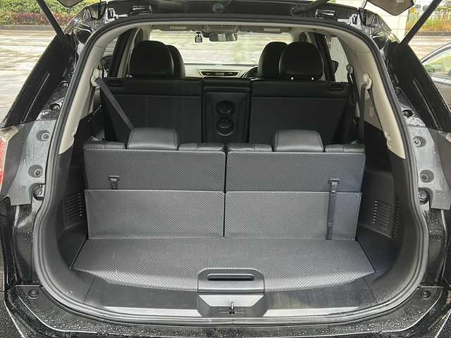 日産 エクストレイル 20X エマージェンシーブレーキ 愛知県 2015(平27)年 7.1万km ダイヤモンドブラック 7人乗り/純正メーカーナビ/フルセグＴＶ・CD・DVD・Bluetooth/アラウンドビューモニター/エマージェンシーブレーキ/カプロンシート（撥水シート）/車線逸脱警報/後側方車両検知警報/パーキングアシスト/クルーズコントロール/ダウンヒルアシストコントロール/横滑り防止機能/前側シートヒーター/前側ドライブレコーダー（DRY-FH96WG）/TVキャンセラー/ビルトインETC/オートライト/ハロゲンヘッドライト/フォグランプ/プッシュスタート/スマートキー/純正フロアマット/純正ドアバイザー/純正AW付冬用タイヤ有り/取扱説明書