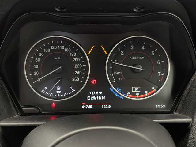 ＢＭＷ １１８ｉ Mスポーツ 宮崎県 2018(平30)年 4.2万km パール 純正ナビ(CD/DVD/AM/FM/BT)/バックカメラ/ステアリングスイッチ/スマートキー　スペア1本/電動格納ミラー/アイドリングストップ/フロアマット/アルミホール/コーナーセンサー