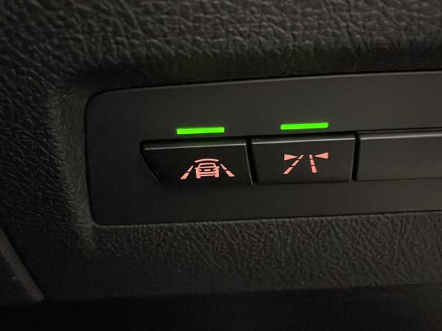 ＢＭＷ １１８ｉ Mスポーツ 宮崎県 2018(平30)年 4.2万km パール 純正ナビ(CD/DVD/AM/FM/BT)/バックカメラ/ステアリングスイッチ/スマートキー　スペア1本/電動格納ミラー/アイドリングストップ/フロアマット/アルミホール/コーナーセンサー