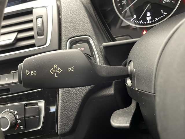 ＢＭＷ １１８ｉ Mスポーツ 宮崎県 2018(平30)年 4.2万km パール 純正ナビ(CD/DVD/AM/FM/BT)/バックカメラ/ステアリングスイッチ/スマートキー　スペア1本/電動格納ミラー/アイドリングストップ/フロアマット/アルミホール/コーナーセンサー