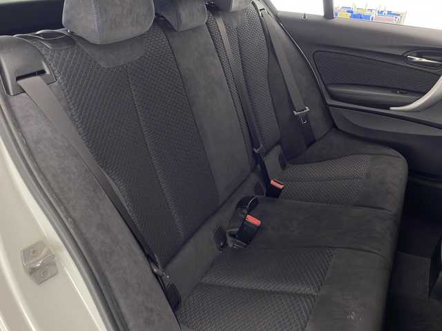 ＢＭＷ １１８ｉ Mスポーツ 宮崎県 2018(平30)年 4.2万km パール 純正ナビ(CD/DVD/AM/FM/BT)/バックカメラ/ステアリングスイッチ/スマートキー　スペア1本/電動格納ミラー/アイドリングストップ/フロアマット/アルミホール/コーナーセンサー