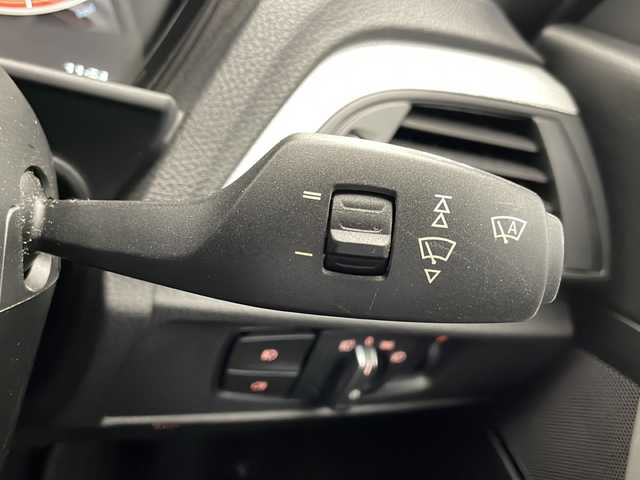 ＢＭＷ １１８ｉ Mスポーツ 宮崎県 2018(平30)年 4.2万km パール 純正ナビ(CD/DVD/AM/FM/BT)/バックカメラ/ステアリングスイッチ/スマートキー　スペア1本/電動格納ミラー/アイドリングストップ/フロアマット/アルミホール/コーナーセンサー