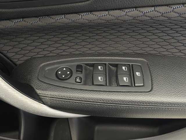 ＢＭＷ １１８ｉ Mスポーツ 宮崎県 2018(平30)年 4.2万km パール 純正ナビ(CD/DVD/AM/FM/BT)/バックカメラ/ステアリングスイッチ/スマートキー　スペア1本/電動格納ミラー/アイドリングストップ/フロアマット/アルミホール/コーナーセンサー