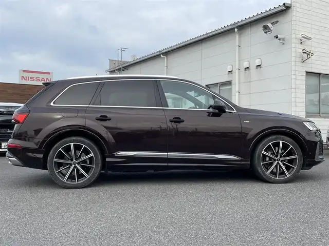 アウディ Ｑ７ 45 Sラインリミテッド 広島県 2020(令2)年 4.5万km 茶 310台限定車/パリークブラウンメタリック（専用色）/純正メモリナビ/（フルセグTV/Bluetooth/USB/Applecarplay/androidauto）/全周囲モニター/純正２１インチＡＷ/マトリクスＬＥＤヘッドライト/ブラックレザーシート/バーチャルコクピット/７シーターＰＫＧ/プレミアムＰＫＧ/サイドアシスト/フロントクロストラフィックアシスト/ビルドインETC2.0/イージードアクローザー/プッシュスタート/パワーバックドア