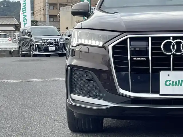 アウディ Ｑ７ 45 Sラインリミテッド 広島県 2020(令2)年 4.5万km 茶 310台限定車/パリークブラウンメタリック（専用色）/純正メモリナビ/（フルセグTV/Bluetooth/USB/Applecarplay/androidauto）/全周囲モニター/純正２１インチＡＷ/マトリクスＬＥＤヘッドライト/ブラックレザーシート/バーチャルコクピット/７シーターＰＫＧ/プレミアムＰＫＧ/サイドアシスト/フロントクロストラフィックアシスト/ビルドインETC2.0/イージードアクローザー/プッシュスタート/パワーバックドア