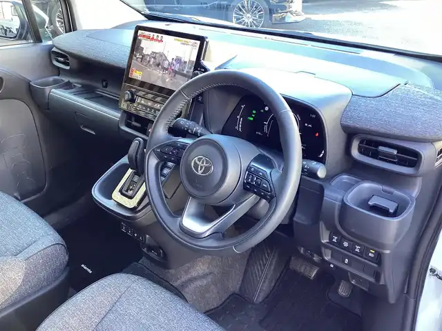 トヨタ シエンタ ハイブリッド Z 鹿児島県 2024(令6)年 0.5万km ホワイトパールクリスタルシャイン ワンオーナー/禁煙車/純正ナビフルセグTV/左右パワースライドドア/ビルトインETC/シートヒーター左右/ステアリングヒーター/全方位モニターバックカメラ/AC100v電源/オートハイビーム/パークアシスト/BSM/レーンキープアシスト/純正ドラレコ/レーダーブレーキ/クルーズコントロール/純正15インチアルミ