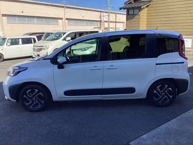 トヨタ シエンタ ハイブリッド Z 鹿児島県 2024(令6)年 0.5万km ホワイトパールクリスタルシャイン ワンオーナー/禁煙車/純正ナビフルセグTV/左右パワースライドドア/ビルトインETC/シートヒーター左右/ステアリングヒーター/全方位モニターバックカメラ/AC100v電源/オートハイビーム/パークアシスト/BSM/レーンキープアシスト/純正ドラレコ/レーダーブレーキ/クルーズコントロール/純正15インチアルミ