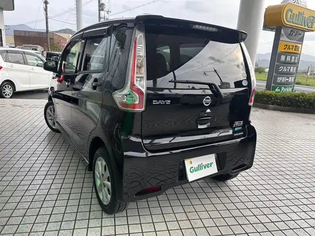 日産 デイズ ハイウェイスターX 京都府 2016(平28)年 9.2万km ブラック 記録簿R3、R5、R7/エマージェンシーブレーキ/純正メモリーナビ、地デジ、Bluetooth/    型番　MM115D-W/キセノンヘッドランプ/アラウンドビューモニター/オートハイビーム/ETC/フォグランプ/スペアキー/保証書/取扱説明書