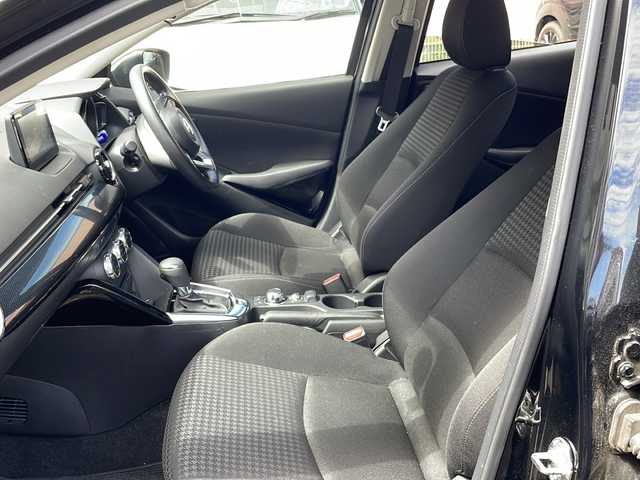 マツダ デミオ 13S 道央・札幌 2018(平30)年 4.1万km ジェットブラックマイカ 純正ナビ(FM/AM/BT/CD/DVD/フルセグTV)/アイドリングストップ/横滑り防止/レーンアシスト/前席ヒートシーター/純正フロアマット/ETC/オートライト/バックカメラ/電格ミラー