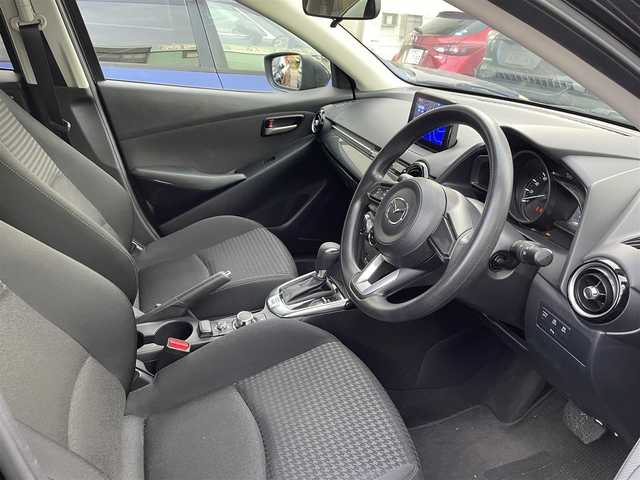 マツダ デミオ 13S 道央・札幌 2018(平30)年 4.1万km ジェットブラックマイカ 純正ナビ(FM/AM/BT/CD/DVD/フルセグTV)/アイドリングストップ/横滑り防止/レーンアシスト/前席ヒートシーター/純正フロアマット/ETC/オートライト/バックカメラ/電格ミラー