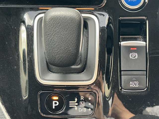 日産 セレナ e－パワー ハイウェイスター V 兵庫県 2020(令2)年 6.1万km ダイヤモンドブラック 純正ナビ/　（AM/FM/CD/DVD/TV/BT)/フルセグTV/前方ドライブレコーダー/ステアリングリモコン/クルーズコントロール/プロパイロット/アラウンドビューカメラ/両側パワースライドドア/ハンズフリーオートスライドドア/リアサンシェード/ETC/純正フロアマット/ドアバイザー/コーナーセンサー/純正16インチアルミホイール/保証書/取扱説明書/スペアキー1本