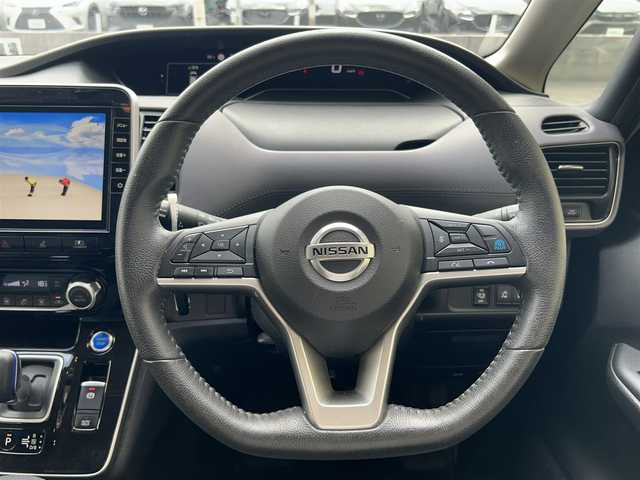 日産 セレナ e－パワー ハイウェイスター V 兵庫県 2020(令2)年 6.1万km ダイヤモンドブラック 純正ナビ/　（AM/FM/CD/DVD/TV/BT)/フルセグTV/前方ドライブレコーダー/ステアリングリモコン/クルーズコントロール/プロパイロット/アラウンドビューカメラ/両側パワースライドドア/ハンズフリーオートスライドドア/リアサンシェード/ETC/純正フロアマット/ドアバイザー/コーナーセンサー/純正16インチアルミホイール/保証書/取扱説明書/スペアキー1本