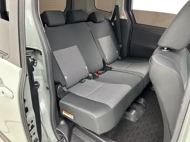 トヨタ シエンタ ハイブリッド G 三重県 2023(令5)年 1.6万km アーバンカーキ /禁煙車//純正ディスプレイオーディオ//Bluetooth/AndroidAuto/AppleCarPray/AM/FM/USB//パノラミックビューモニター//レーダークルーズコントロール//トヨタセーフティセンス//両側パワースライドドア//オートライト//オートハイビーム//ブラインドスポットモニター//AC100V//ビルトインETC2.0//LEDヘッドライト//スペアキー