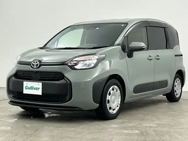 トヨタ シエンタ ハイブリッド G 三重県 2023(令5)年 1.6万km アーバンカーキ /禁煙車//純正ディスプレイオーディオ//Bluetooth/AndroidAuto/AppleCarPray/AM/FM/USB//パノラミックビューモニター//レーダークルーズコントロール//トヨタセーフティセンス//両側パワースライドドア//オートライト//オートハイビーム//ブラインドスポットモニター//AC100V//ビルトインETC2.0//LEDヘッドライト//スペアキー