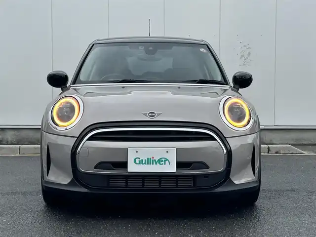 ＭＩＮＩ ＢＭＷ ミニ クーパー D クラシックトリム 三重県 2021(令3)年 3万km 黒／グレー 純正ディスプレイオーディオ(Bluetooth/Carplay/USB/AUX/AM/FM)/クラシックトリム(ドライビングモード/195/55R16タイヤ/16インチ5本スポーク/グレー塗装アルミホイール/ピアノブラックインパネ加飾/オートエアコン/ブラック合皮/ファブリックコンビシート/スポーツシート(前席)/ストレージコンパートメントパッケージ/コンフォートアクセス)/ETC/バックカメラ/ドライビングアシストパッケージプラス(リアビューカメラ/パークディスタンスコントロール/パーキングアシスト/アクティブクルーズコントロール)/ブラックルーフ/ステアリングスイッチ/TVチューナー