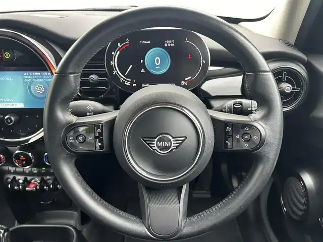 ＭＩＮＩ ＢＭＷ ミニ クーパー D クラシックトリム 三重県 2021(令3)年 3万km 黒／グレー 純正ディスプレイオーディオ(Bluetooth/Carplay/USB/AUX/AM/FM)/クラシックトリム(ドライビングモード/195/55R16タイヤ/16インチ5本スポーク/グレー塗装アルミホイール/ピアノブラックインパネ加飾/オートエアコン/ブラック合皮/ファブリックコンビシート/スポーツシート(前席)/ストレージコンパートメントパッケージ/コンフォートアクセス)/ETC/バックカメラ/ドライビングアシストパッケージプラス(リアビューカメラ/パークディスタンスコントロール/パーキングアシスト/アクティブクルーズコントロール)/ブラックルーフ/ステアリングスイッチ/TVチューナー