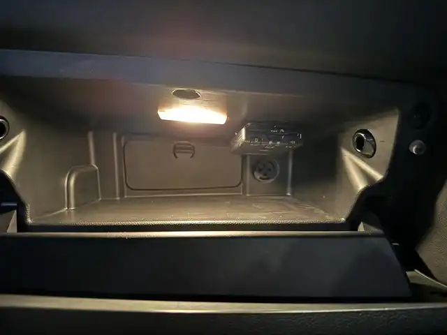 ＭＩＮＩ ＢＭＷ ミニ クーパー D クラシックトリム 三重県 2021(令3)年 3万km 黒／グレー 純正ディスプレイオーディオ(Bluetooth/Carplay/USB/AUX/AM/FM)/クラシックトリム(ドライビングモード/195/55R16タイヤ/16インチ5本スポーク/グレー塗装アルミホイール/ピアノブラックインパネ加飾/オートエアコン/ブラック合皮/ファブリックコンビシート/スポーツシート(前席)/ストレージコンパートメントパッケージ/コンフォートアクセス)/ETC/バックカメラ/ドライビングアシストパッケージプラス(リアビューカメラ/パークディスタンスコントロール/パーキングアシスト/アクティブクルーズコントロール)/ブラックルーフ/ステアリングスイッチ/TVチューナー