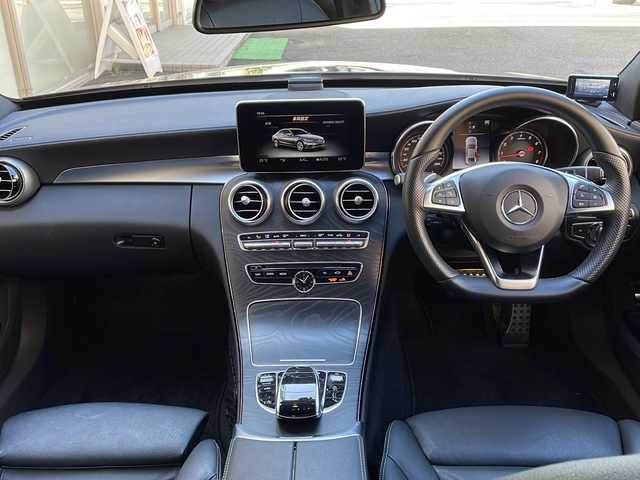 メルセデス・ベンツ Ｃ２００ アバンギャルド AMGライン 高知県 2017(平29)年 3.2万km 黒 純正ナビ/・フルセグＴＶ/・Ｂｌｕｅｔｏｏｔｈオーディオ/・バックカメラ/・CD/ＥＴＣ/ドラレコ/特注１９インチアルミ/スペアキー２本/メモリー機能付きシート/パワーシート/ヘッドアップディスプレイ/純正パフュームアトマイザー/オートライト/レーンキープアシスト