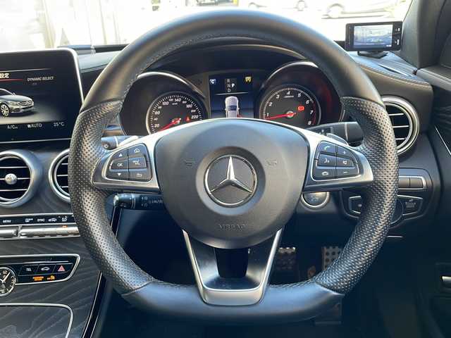 メルセデス・ベンツ Ｃ２００ アバンギャルド AMGライン 高知県 2017(平29)年 3.2万km 黒 純正ナビ/・フルセグＴＶ/・Ｂｌｕｅｔｏｏｔｈオーディオ/・バックカメラ/・CD/ＥＴＣ/ドラレコ/特注１９インチアルミ/スペアキー２本/メモリー機能付きシート/パワーシート/ヘッドアップディスプレイ/純正パフュームアトマイザー/オートライト/レーンキープアシスト