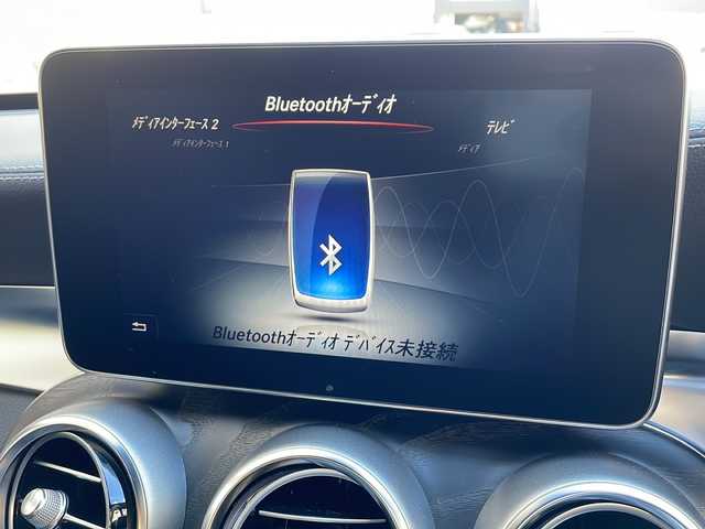 メルセデス・ベンツ Ｃ２００ アバンギャルド AMGライン 高知県 2017(平29)年 3.2万km 黒 純正ナビ/・フルセグＴＶ/・Ｂｌｕｅｔｏｏｔｈオーディオ/・バックカメラ/・CD/ＥＴＣ/ドラレコ/特注１９インチアルミ/スペアキー２本/メモリー機能付きシート/パワーシート/ヘッドアップディスプレイ/純正パフュームアトマイザー/オートライト/レーンキープアシスト