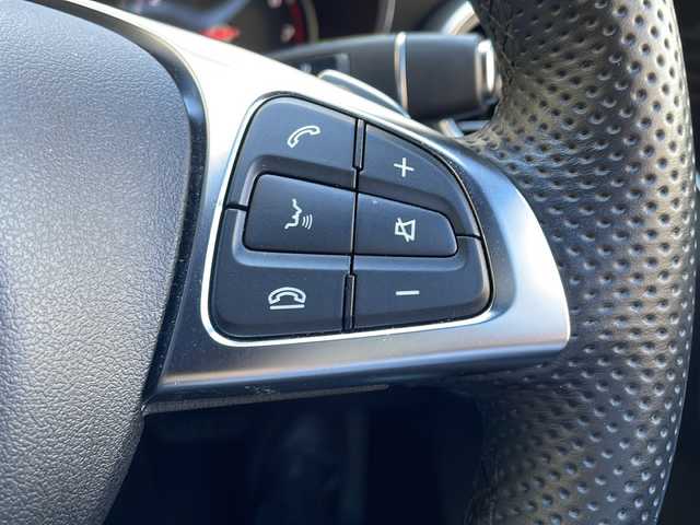 メルセデス・ベンツ Ｃ２００ アバンギャルド AMGライン 高知県 2017(平29)年 3.2万km 黒 純正ナビ/・フルセグＴＶ/・Ｂｌｕｅｔｏｏｔｈオーディオ/・バックカメラ/・CD/ＥＴＣ/ドラレコ/特注１９インチアルミ/スペアキー２本/メモリー機能付きシート/パワーシート/ヘッドアップディスプレイ/純正パフュームアトマイザー/オートライト/レーンキープアシスト