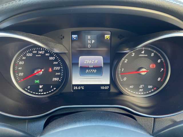 メルセデス・ベンツ Ｃ２００ アバンギャルド AMGライン 高知県 2017(平29)年 3.2万km 黒 純正ナビ/・フルセグＴＶ/・Ｂｌｕｅｔｏｏｔｈオーディオ/・バックカメラ/・CD/ＥＴＣ/ドラレコ/特注１９インチアルミ/スペアキー２本/メモリー機能付きシート/パワーシート/ヘッドアップディスプレイ/純正パフュームアトマイザー/オートライト/レーンキープアシスト