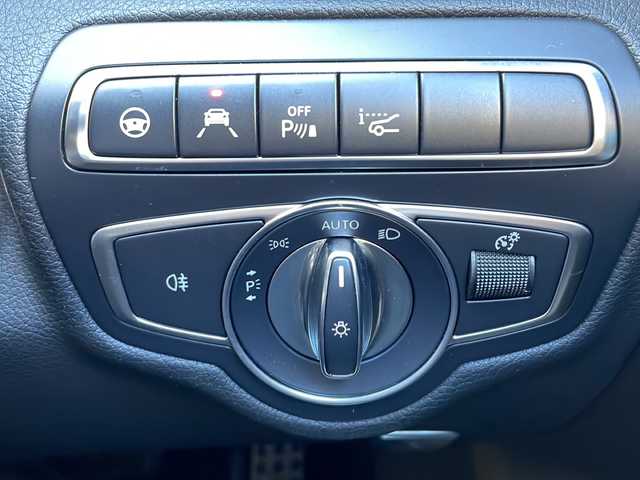 メルセデス・ベンツ Ｃ２００ アバンギャルド AMGライン 高知県 2017(平29)年 3.2万km 黒 純正ナビ/・フルセグＴＶ/・Ｂｌｕｅｔｏｏｔｈオーディオ/・バックカメラ/・CD/ＥＴＣ/ドラレコ/特注１９インチアルミ/スペアキー２本/メモリー機能付きシート/パワーシート/ヘッドアップディスプレイ/純正パフュームアトマイザー/オートライト/レーンキープアシスト