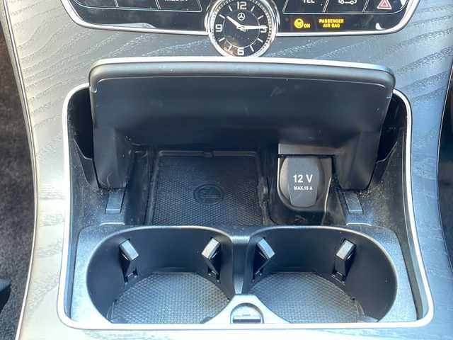 メルセデス・ベンツ Ｃ２００ アバンギャルド AMGライン 高知県 2017(平29)年 3.2万km 黒 純正ナビ/・フルセグＴＶ/・Ｂｌｕｅｔｏｏｔｈオーディオ/・バックカメラ/・CD/ＥＴＣ/ドラレコ/特注１９インチアルミ/スペアキー２本/メモリー機能付きシート/パワーシート/ヘッドアップディスプレイ/純正パフュームアトマイザー/オートライト/レーンキープアシスト